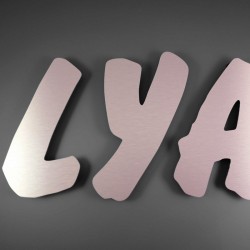 Lettres LYA en alu brossé rose